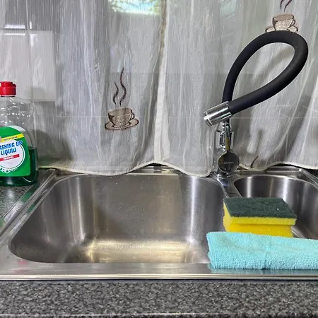 Holiday home Large Modern Near Barking Station With Superfast 1gbps Wi-fi & Free Parking *