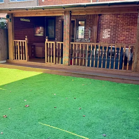 Large Modern Near Barking Station With Superfast 1gbps Wi-fi & Free Parking Holiday home Barking (Greater London)