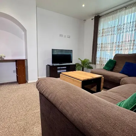 Large Modern Near Barking Station With Superfast 1gbps Wi-fi & Free Parking *