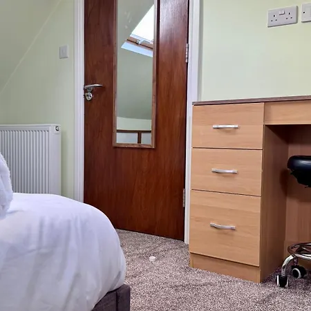 Large Modern Near Barking Station With Superfast 1gbps Wi-fi & Free Parking Barking (Greater London)
