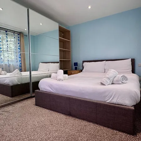 Large Modern Near Barking Station With Superfast 1gbps Wi-fi & Free Parking