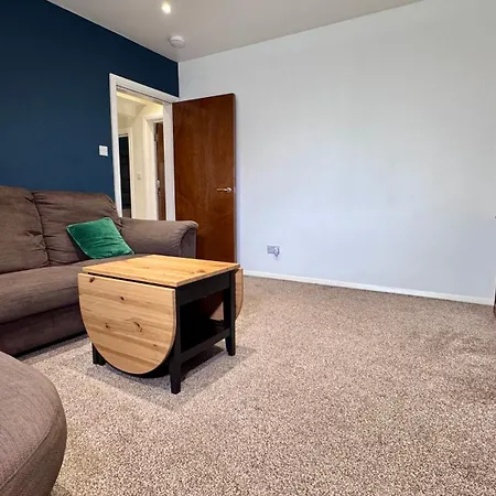Large Modern Near Barking Station With Superfast 1gbps Wi-fi & Free Parking Holiday home Barking (Greater London)