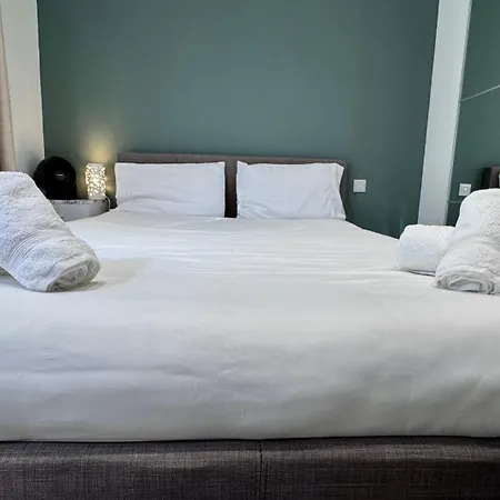 Large Modern Near Barking Station With Superfast 1gbps Wi-fi & Free Parking *