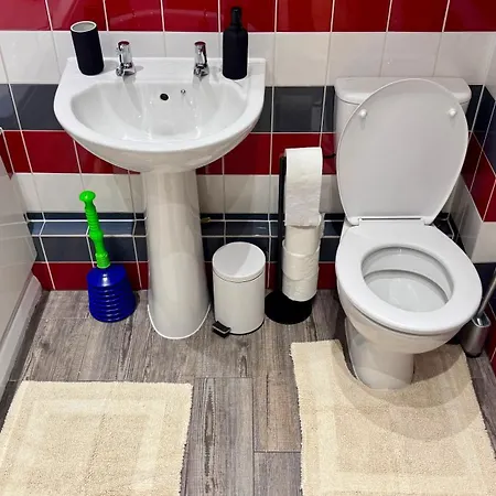 Large Modern Near Barking Station With Superfast 1gbps Wi-fi & Free Parking * Barking (Greater London)