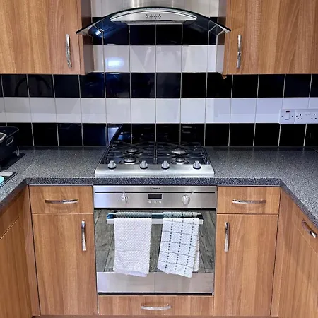 Holiday home Large Modern Near Barking Station With Superfast 1gbps Wi-fi & Free Parking *