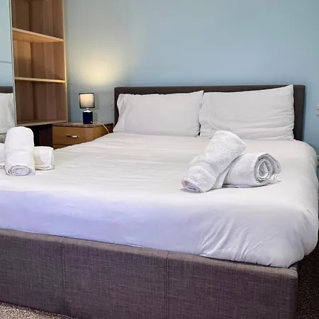 Large Modern Near Barking Station With Superfast 1gbps Wi-fi & Free Parking *
