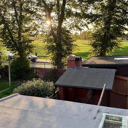 Holiday home Large Modern Near Barking Station With Superfast 1gbps Wi-fi & Free Parking *