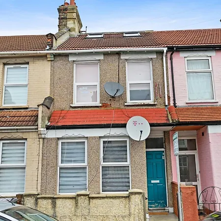 Cosy Tottenham Sleeps 4 * London