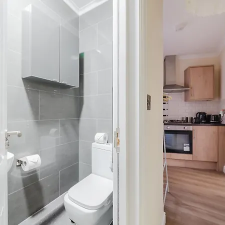 Modern Cosy Corner Flat - 2 Bed Close To 2x Tube Stations Apartment