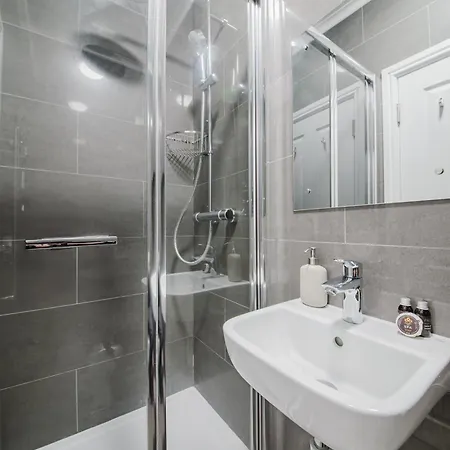 Apartment Modern Cosy Corner Flat - 2 Bed Close To 2x Tube Stations *