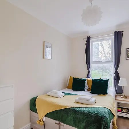 Modern Cosy Corner Flat - 2 Bed Close To 2x Tube Stations Apartment
