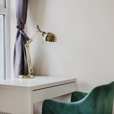 Apartment Modern Cosy Corner Flat - 2 Bed Close To 2x Tube Stations