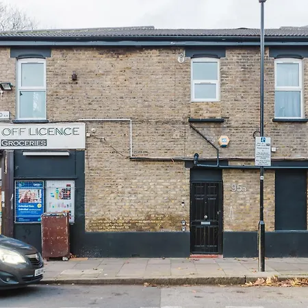 Modern Cosy Corner Flat - 2 Bed Close To 2x Tube Stations Apartment London