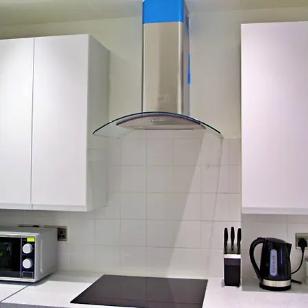 Beautiful Flat Near - Entire Flat - Equipped Kitchen - Private Bathroom Apartment