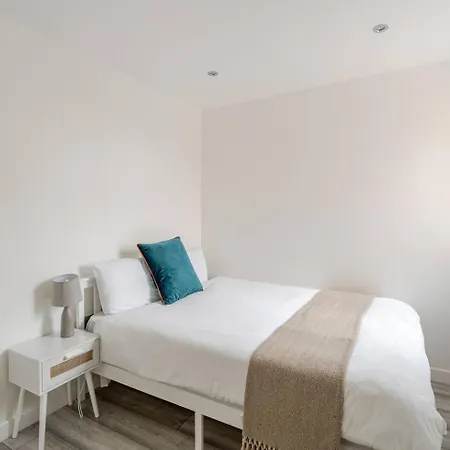 Apartment Beautiful Flat Near - Entire Flat - Equipped Kitchen - Private Bathroom