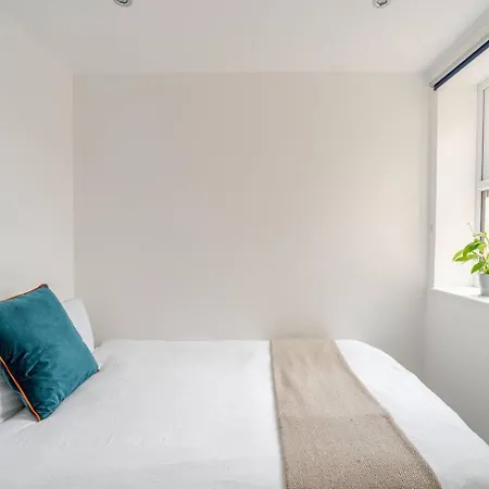 Beautiful Flat Near - Entire Flat - Equipped Kitchen - Private Bathroom *