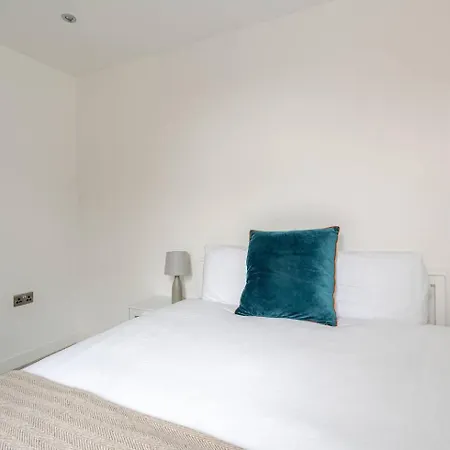 Beautiful Flat Near - Entire Flat - Equipped Kitchen - Private Bathroom