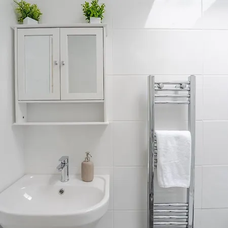 Beautiful Flat Near - Entire Flat - Equipped Kitchen - Private Bathroom Apartment London
