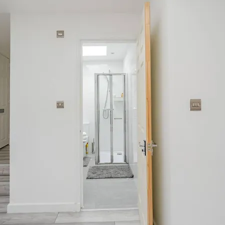 Beautiful Flat Near - Entire Flat - Equipped Kitchen - Private Bathroom London