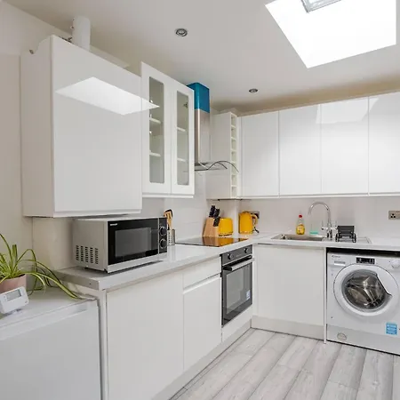 Beautiful Flat Near - Entire Flat - Equipped Kitchen - Private Bathroom * London