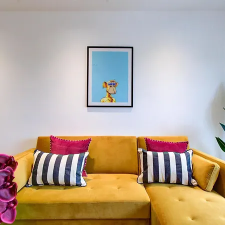 Apes Tower By Artsy Apartment London