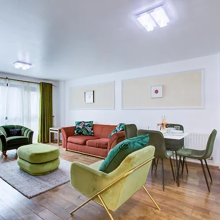 Apartment Newly Furnished Stunning 2 Bedroom Flat *