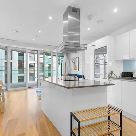 Apes Tower 2 By Artsy Apartment *