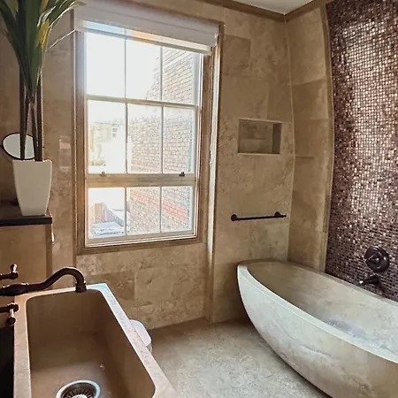 Mayfair - Two Bed, One Bath Apartment