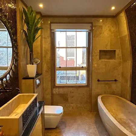 Apartment Mayfair - Two Bed, One Bath *