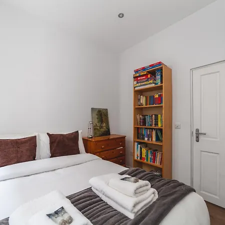 Lovely 1br Flat In Victorian Mansion In Battersea London