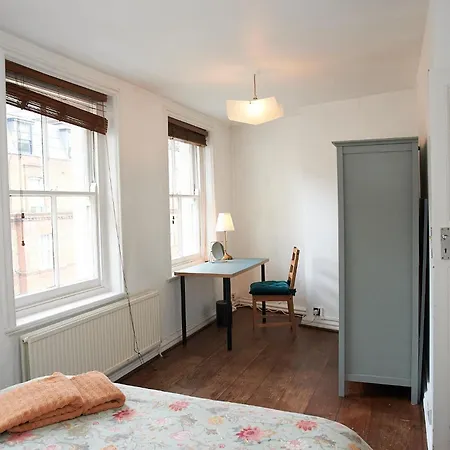 Bright & Spacious In Fitzrovia Apartment