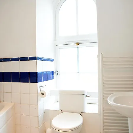 Bright & Spacious In Fitzrovia
