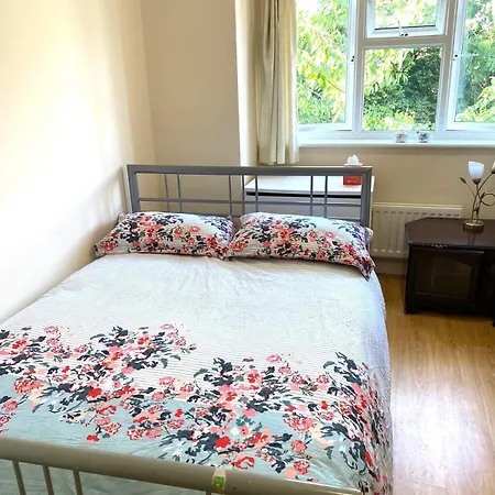 Serene - Near Station Apartment Harrow