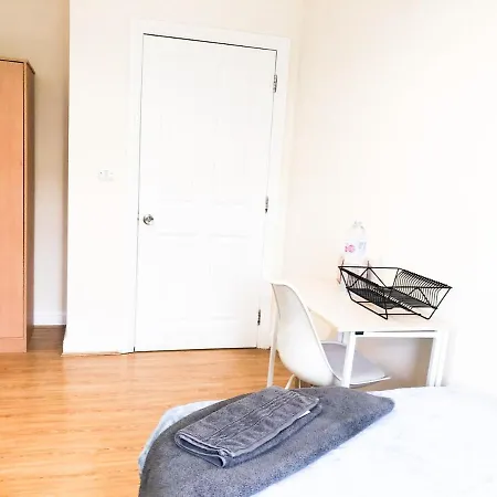 Harrow Hideaway - Close To Station Apartment Hatch End