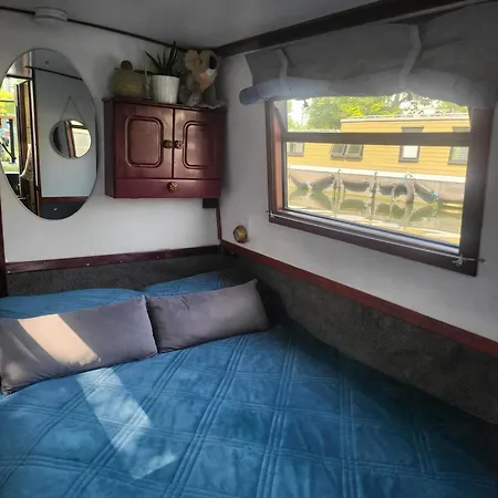 Comfy Canal Boat In Little Venice By Paddington Botel