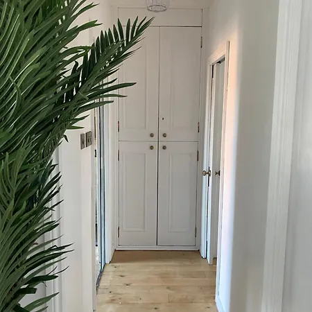 Apartment Mayfair - Two Bed, One Bath