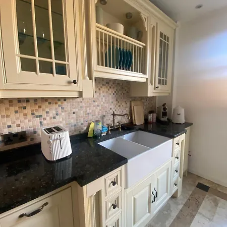 Mayfair - Two Bed, One Bath