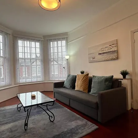 2 Bedroom Luxury Flat In Centre Of Muswell Hill Apartment London