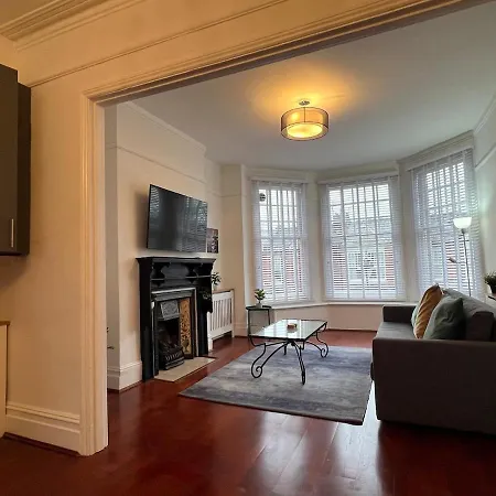 2 Bedroom Luxury Flat In Centre Of Muswell Hill
