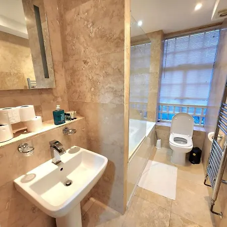 Lägenhet Comfortable 2br Flat - 1 Min To Tube, Sleeps 6