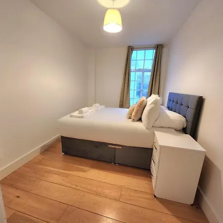 Lägenhet Comfortable 2br Flat - 1 Min To Tube, Sleeps 6