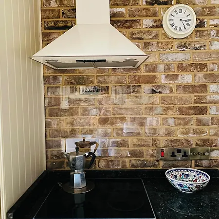 Mayfair - Two Bed, One Bath *