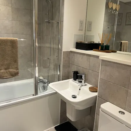Top Quality Private Full Flat Luxury Bedroom In Central Apartment London