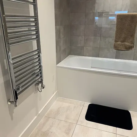 Top Quality Private Full Flat Luxury Bedroom In Central
