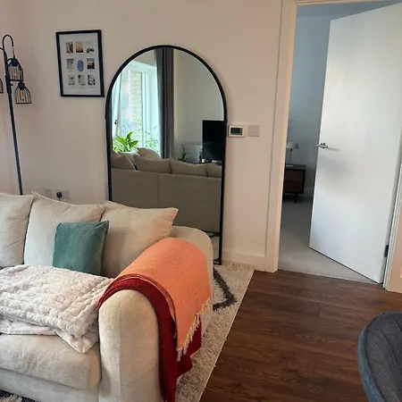 Top Quality Private Full Flat Luxury Bedroom In Central