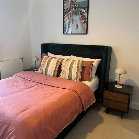 Top Quality Private Full Flat Luxury Bedroom In Central Apartment London