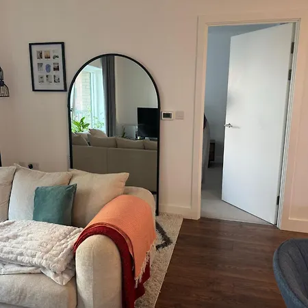 Top Quality Private Full Flat Luxury Bedroom In Central