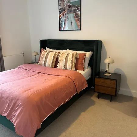 Top Quality Private Full Flat Luxury Bedroom In Central London