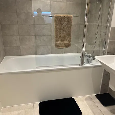 Top Quality Private Full Flat Luxury Bedroom In Central Apartment *