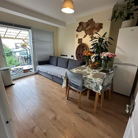 Homestay House Kt5 9lw, 119 Beresford Avenue Surbiton, Kingston *